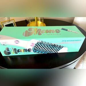 It's Giving Body Medium Hot Round Brush 1.5" (38MM) Mane N Tail